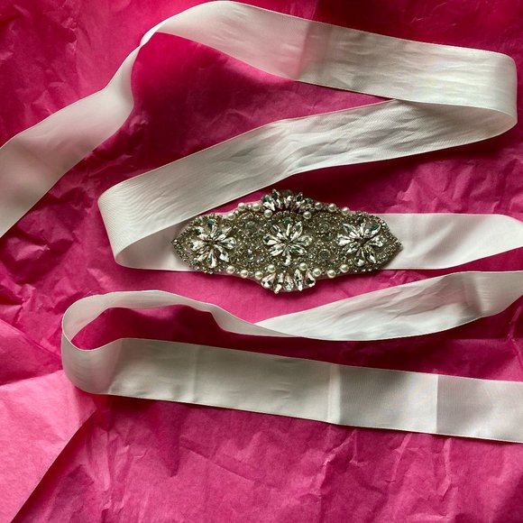 Handmade: White Bridal Sash with Crystals & Pearls main image 4